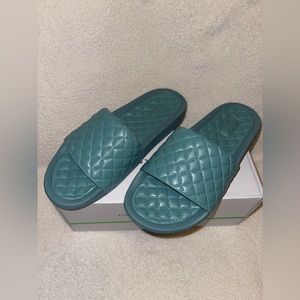 APL - Women’s Lusso Slide - Seaside Size 10